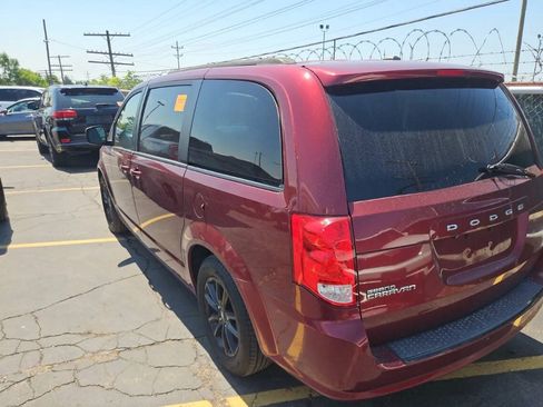 Used 2018 Dodge Grand Caravan SE FWD image 2