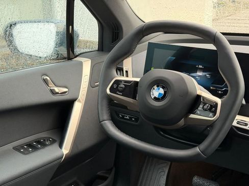 New 2026 BMW iX xDrive45 image 9