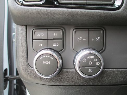 New 2026 GMC Yukon Denali w/ Sun & Power Step Package AWD/4WD image 17