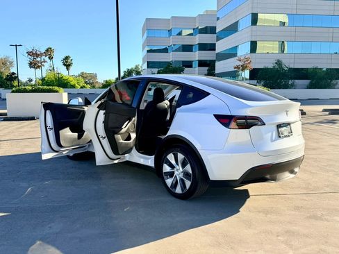 Used 2022 Tesla Model Y Long Range AWD/4WD image 44