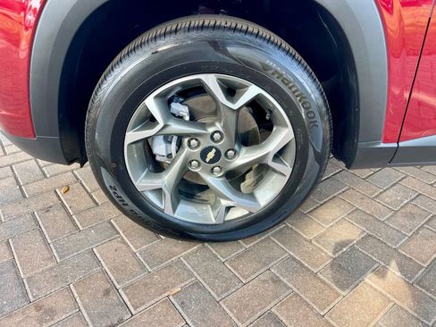 Used 2025 Chevrolet Trax LT w/ LT Convenience Package image 10