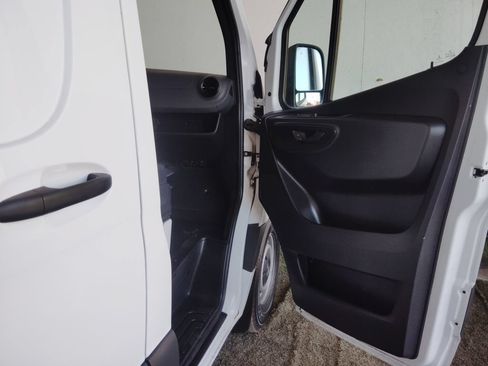 Used 2023 Mercedes-Benz Sprinter 2500 image 9