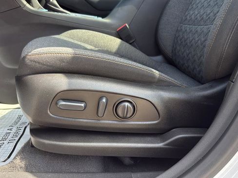 Used 2022 Chevrolet Equinox LT FWD image 25