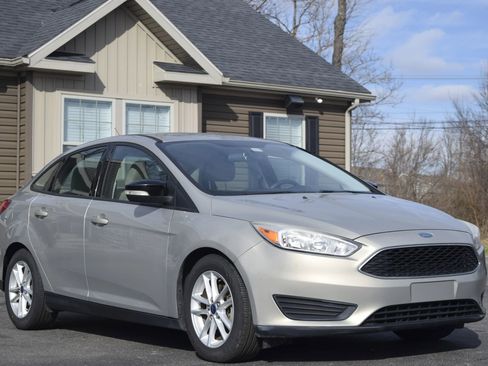 Used 2016 Ford Focus SE image 4