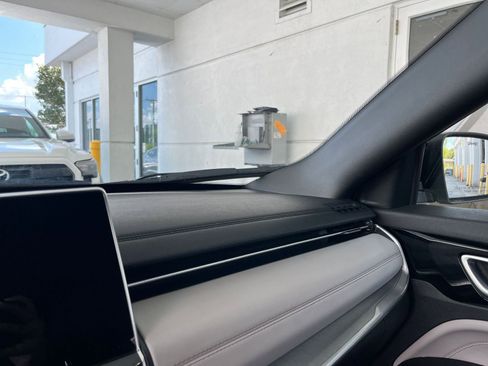 Used 2025 Jeep Compass Limited image 35