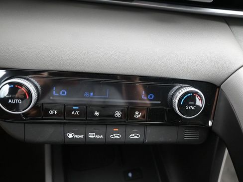 Used 2025 Hyundai Elantra Sport image 16