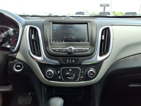 Used 2022 Chevrolet Equinox LS w/ LS Convenience Package FWD image 9