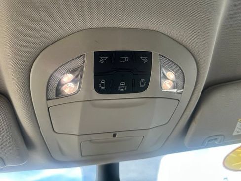 Used 2024 Chrysler Pacifica Touring-L FWD image 34