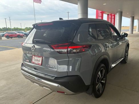 Used 2021 Nissan Rogue Platinum FWD image 22