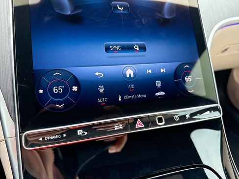 Used 2025 Mercedes-Benz C 300 4MATIC Sedan image 17