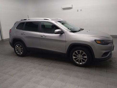 Used 2019 Jeep Cherokee Latitude Plus FWD image 11