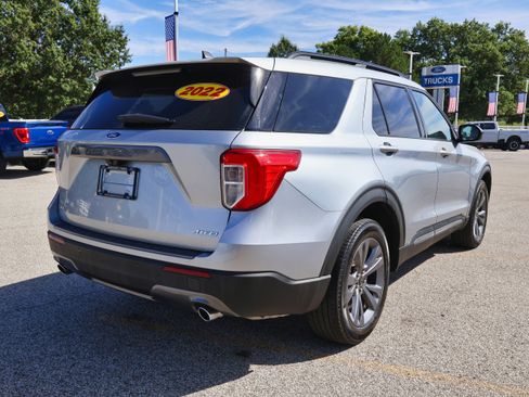 Used 2022 Ford Explorer XLT w/ Equipment Group 202A image 5