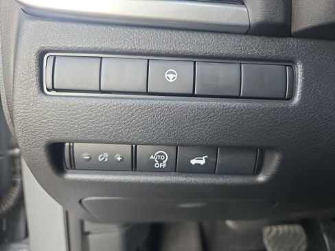 Certified 2025 Nissan Rogue SV image 27