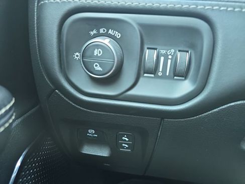 Used 2022 RAM 1500 Limited w/ Body-Colour Bumper Group AWD/4WD image 28
