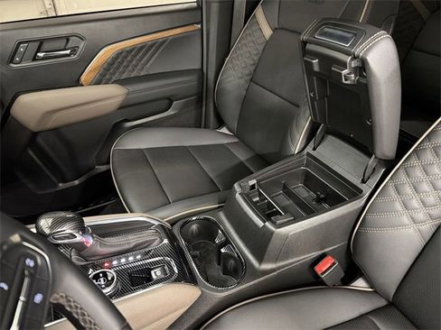 Used 2024 GMC Canyon Denali image 24