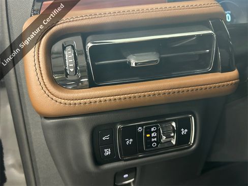 Used 2023 Lincoln Nautilus Reserve image 20