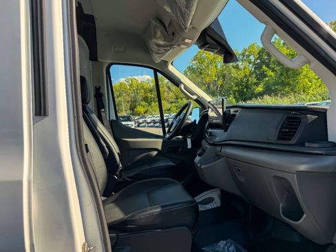 Used 2023 Ford E-Transit Medium Roof RWD image 10