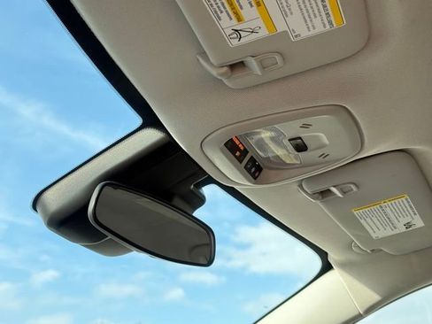 Used 2025 Chevrolet Trax LT image 25