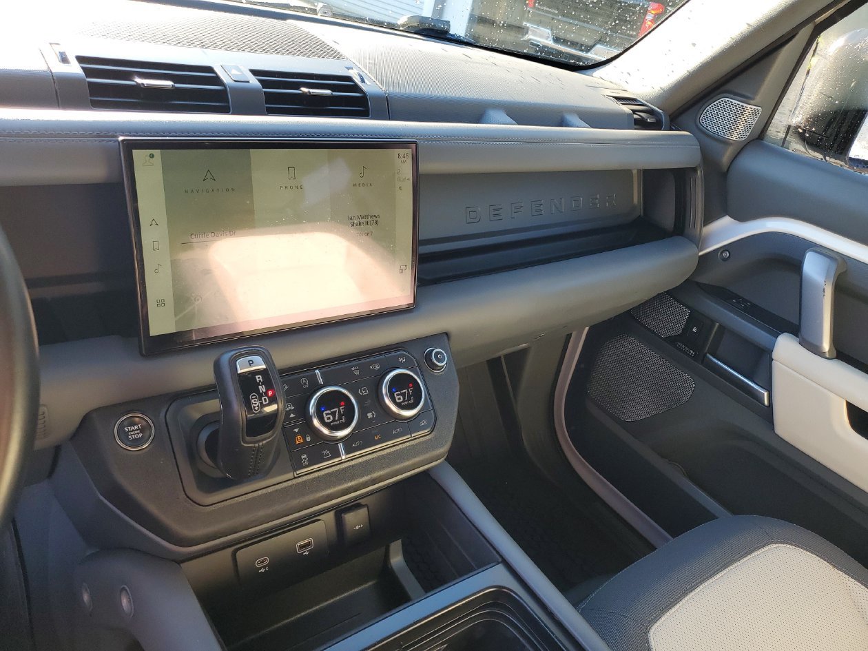 Used 2023 Land Rover Defender 130 X-Dynamic SE AWD/4WD image 26