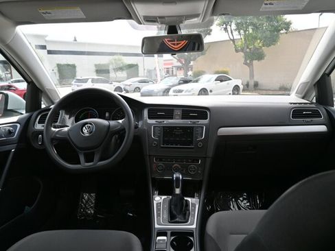 Used 2016 Volkswagen e-Golf SE w/ DC Fast Charging Package image 49