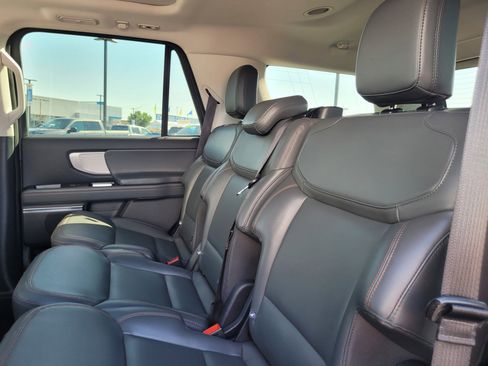 Used 2025 Ford Expedition Active AWD/4WD image 13