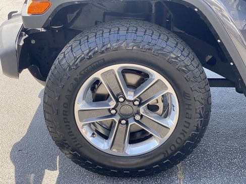 Used 2022 Jeep Wrangler Unlimited Sahara AWD/4WD image 10