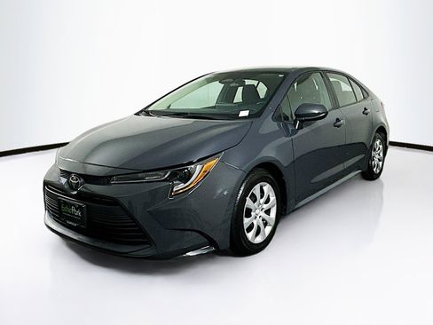Used 2023 Toyota Corolla LE image 3