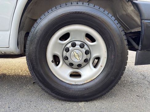Used 2021 Chevrolet Express 2500 RWD image 9