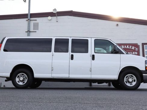 Used 2017 Chevrolet Express 3500 LT w/ LT Preferred Equipment Group RWD image 10