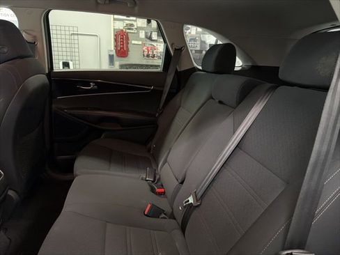 Used 2017 Kia Sorento FWD image 22