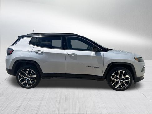Used 2025 Jeep Compass Limited w/ Elite Group AWD/4WD image 5