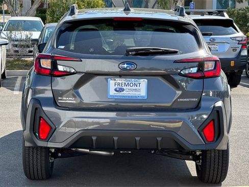Used 2025 Subaru Crosstrek 2.0i Premium image 5
