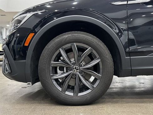 Used 2023 Volkswagen Tiguan SE image 32