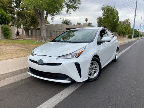 Used 2022 Toyota Prius LE FWD image 2