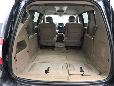 Used 2014 Chrysler Town & Country Touring image 53