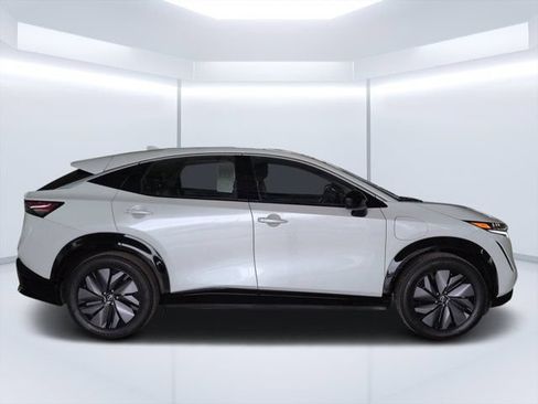 Used 2024 Nissan Ariya FWD image 2