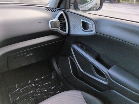 Used 2025 Kia Soul LX w/ LX Technology Package FWD image 15
