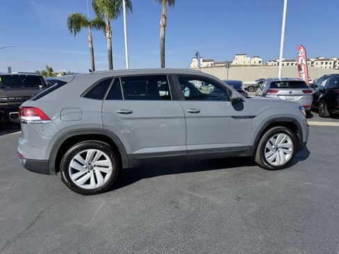 Used 2022 Volkswagen Atlas Cross Sport SE w/ Panoramic Sunroof Package FWD image 12
