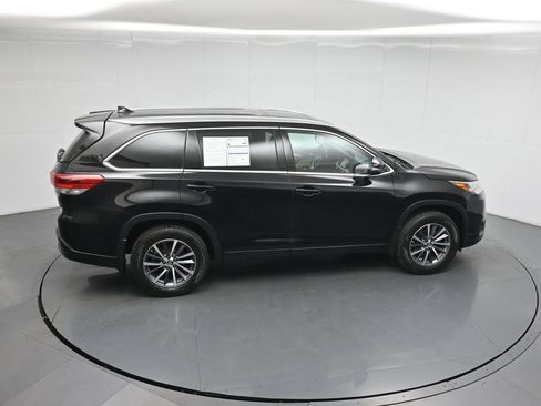 Used 2018 Toyota Highlander XLE AWD/4WD image 47