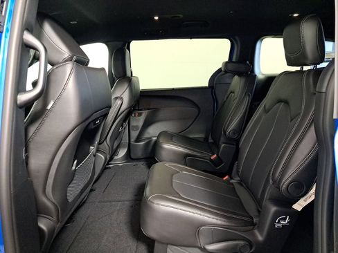New 2026 Chrysler Pacifica Select image 22