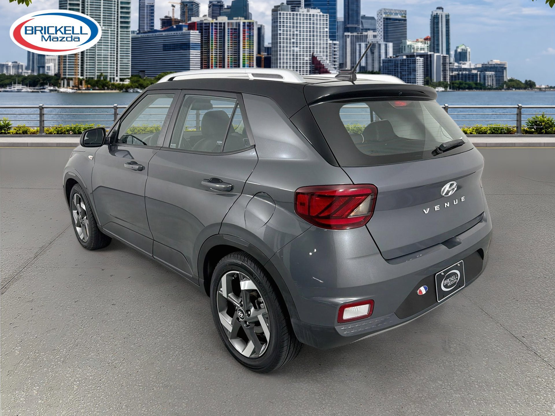 Used 2024 Hyundai Venue Limited FWD image 4