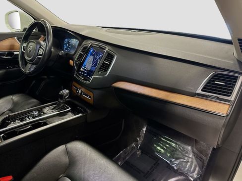 Used 2021 Volvo XC90 T6 Momentum w/ Protection Package Premier image 39