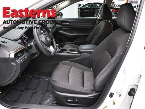 Used 2025 Nissan Altima 2.5 SV FWD image 14