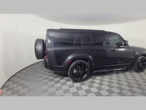 Used 2025 Land Rover Defender 130 X-Dynamic SE image 38
