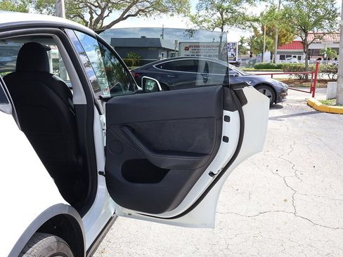 Used 2024 Tesla Model Y Long Range AWD/4WD image 26