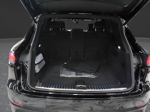 Used 2023 Porsche Cayenne w/ Premium Package AWD/4WD image 8