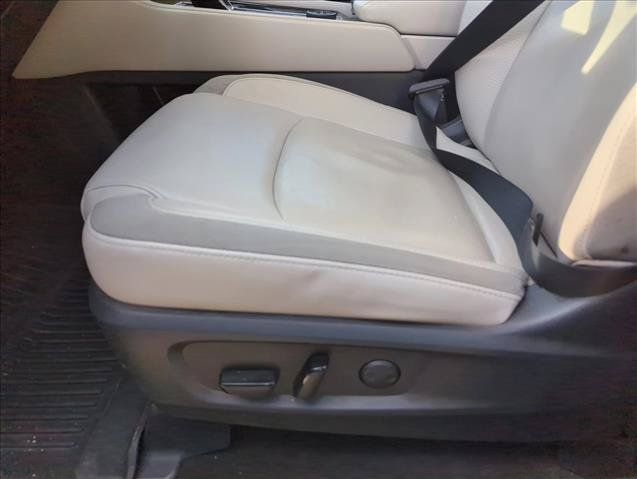 Used 2023 Nissan Pathfinder SL AWD/4WD image 12