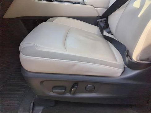 Used 2023 Nissan Pathfinder SL AWD/4WD image 12
