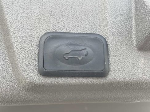 Used 2017 Chevrolet Traverse LT FWD image 12