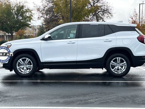 Used 2024 GMC Terrain SLE image 11